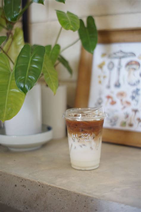 Latte-iced ร้าน Ivory and Indigo coffee bar บ้านฉาง ระยอง