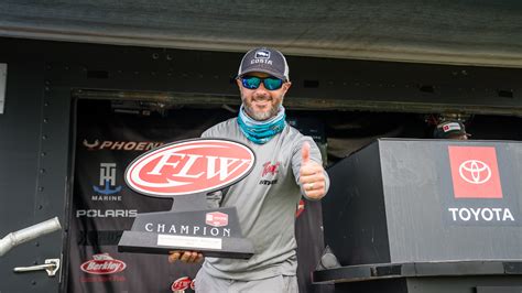 Carter Cruises to Wheeler Win - Major League Fishing