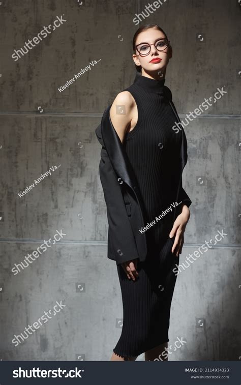 Business Women Casual Portrait 的图像结果