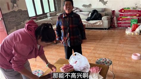这北京姑爷一到山东丈母娘家,又刷墙又烧柴火,丈母娘在一旁乐开花 - YouTube