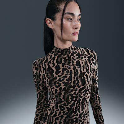 Nike Sportswear Chill Knit Women's Slim Long-Sleeve T-Shirt. Nike IN