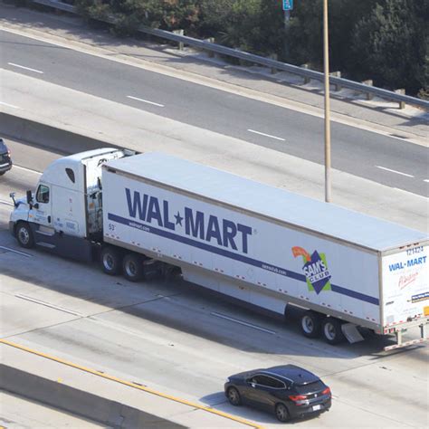 Airports Face Delays Due to Staffing Shortages Amid Shutdown - Parade