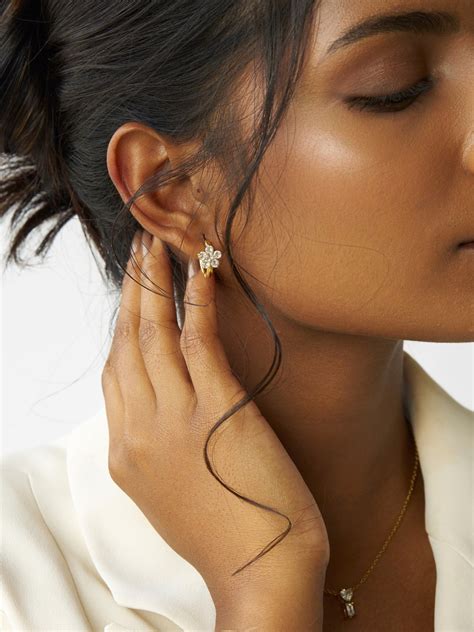 Flower Huggies - 18K Gold Plated – Elinor Jewels