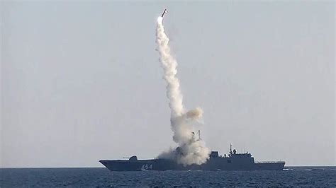 俄媒：俄军护卫舰成功试射一枚“锆石”高超音速导弹