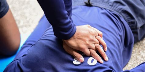 What Are Resuscitation Triangle Team Roles in ACLS? - AED Brands