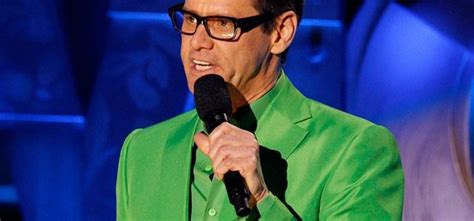 Left Handed Celebrities: 30 Famous Men Who Will Make You Feel Proud To ...