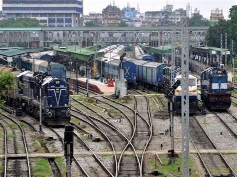Cyclone Dana: Sealdah division train services to be suspended for 14 ...