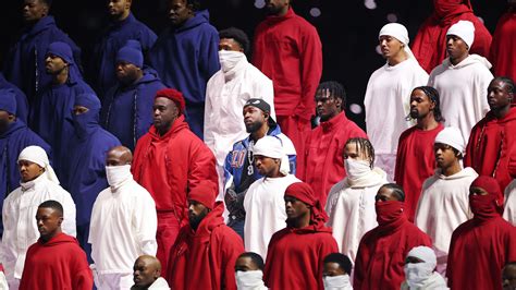 Watch Kendrick Lamar Perform an Electric Super Bowl 2025 Halftime Show ...