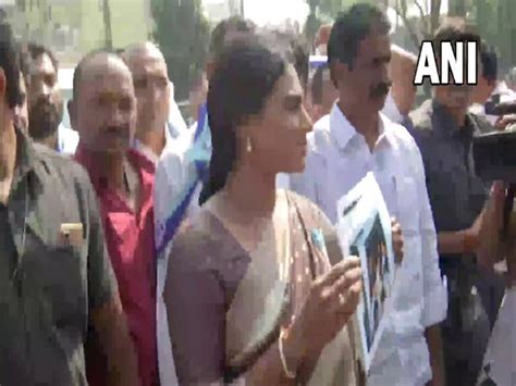 Hyderabad: YS Sharmila visits Raj Bhavan days after she was towed with ...