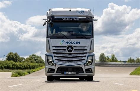 Daimler begins customer trials with Mercedes-Benz GenH2 trucks ...