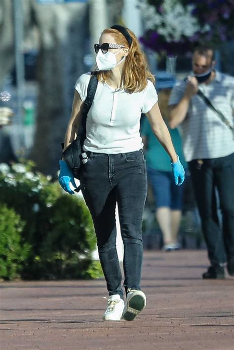 Jessica Chastain in a Protective Mask Does a Grocery Run at Erewhon in ...
