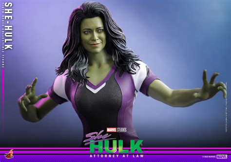 Hot Toys She-Hulk Can Literally Roll Her Eyes at Her Haters