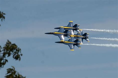 The Annual Chicago Air and Water Show, North Avenue Beach, Evanston, 17 ...