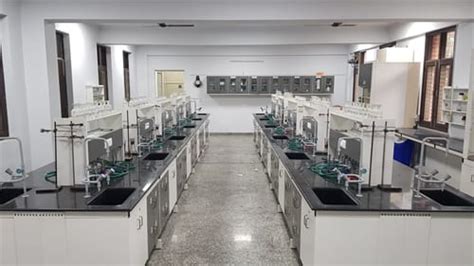 Everything You Need To Know About Hindu College, DU