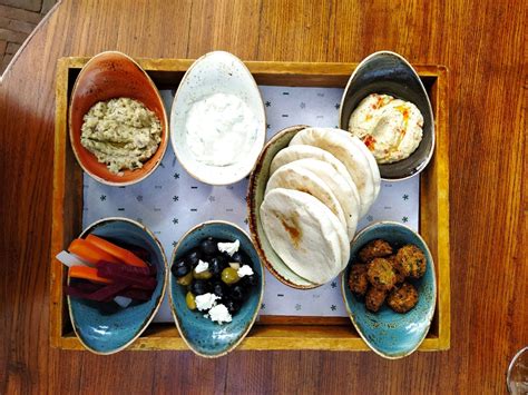 Check Out This Haven For Crafted Beer Lovers & Scrumptious Food Spread ...