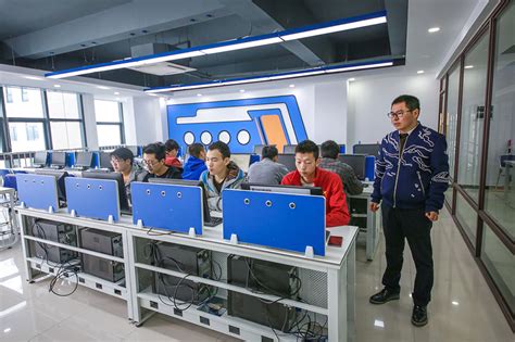 计算机组装与维护实战室_南京新华电脑专修学院