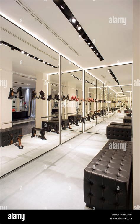 Designer Clothes Store 的图像结果