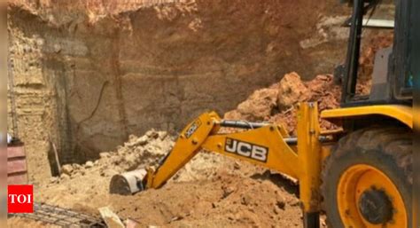 Three labourers killed as soil mound collapses in Karnataka’s Dakshina ...