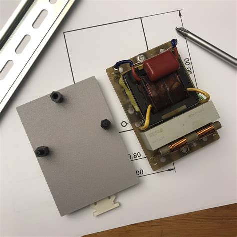 3D printed din-rail box with click lock