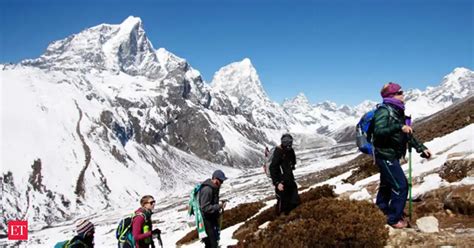 Indian Army set to scale Mount Everest, to bring down tonnes of trash ...