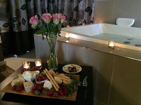 SPA SUITES AT RAVEN (Hepburn Springs) - Inn Reviews, Photos, Rate ...