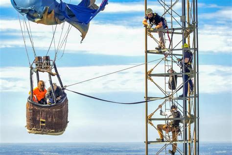 Crews Rescue 2 From Hot-Air Balloon Entangled on Texas Communications Tower
