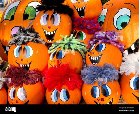 Painted pumpkin faces hi-res stock photography and images - Alamy