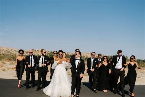 Entire Wedding Party Shares Bride 的图像结果