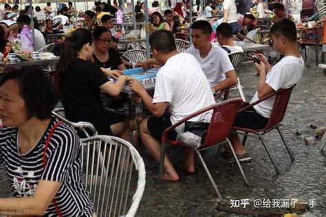 春节农村处处都是“闲散人员”，打牌喝酒都干，哪有那么多闲钱？ - 知乎
