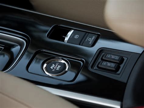 2021 Mitsubishi Outlander: 256 Interior Photos | U.S. News