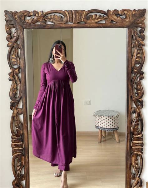 Kurta Sets – VASTRAMANIAA