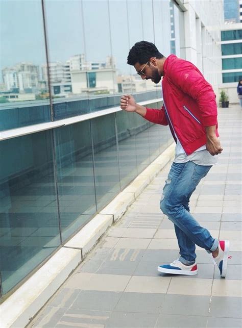 5 Fashion Staples Indian Men Can Get For Less Than Rs 2000