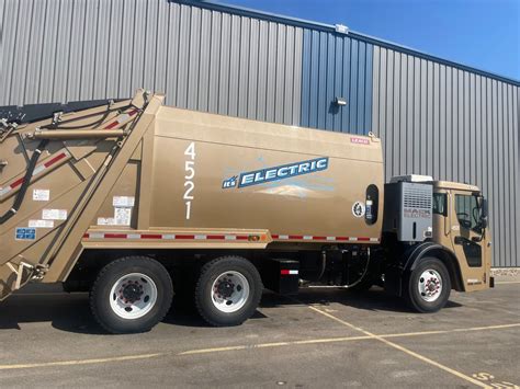 Wisconsin's first electric garbage trucks hit Madison streets - WPR