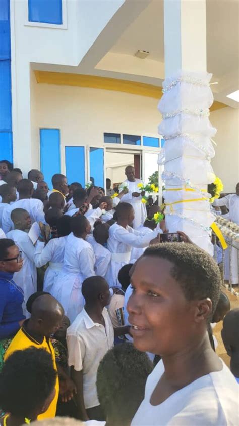 Mama FM - The Voice To Listen To