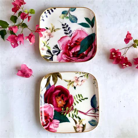 Square Quarter Plates, Set of 4 - Tudor Blooms – Faaya Gifting