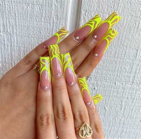 Pin by Rossy Rodriguez on Nails | Yellow nails, Neon yellow nails ...