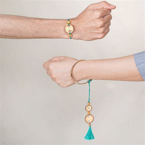 Eco-friendly Bouquet Raksha Bandhan Gift Set Of 4 Online - Premium Gift ...