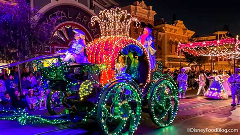 PHOTOS & VIDEOS: The Main Street Electrical Parade Is BACK in ...