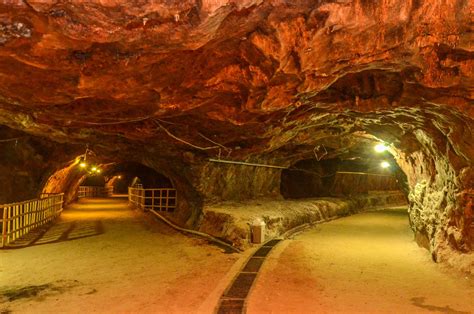 How Himalayan Pink Salt From Pakistan Is Mined? - The SaltValley