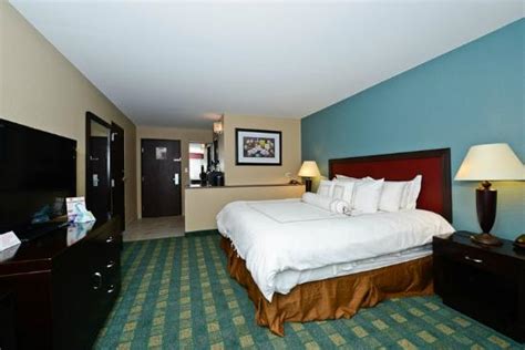 CAUSEWAY BAY LANSING HOTEL - Hotel Reviews, Photos, Rate Comparison ...