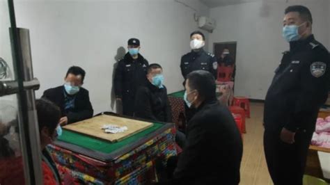 湖南怀化5人拒不执行防疫命令 聚集打牌被拘留_凤凰网视频_凤凰网