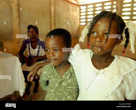 Women and Children on the Haitian Island of La Gonave Stock Photo - Alamy
