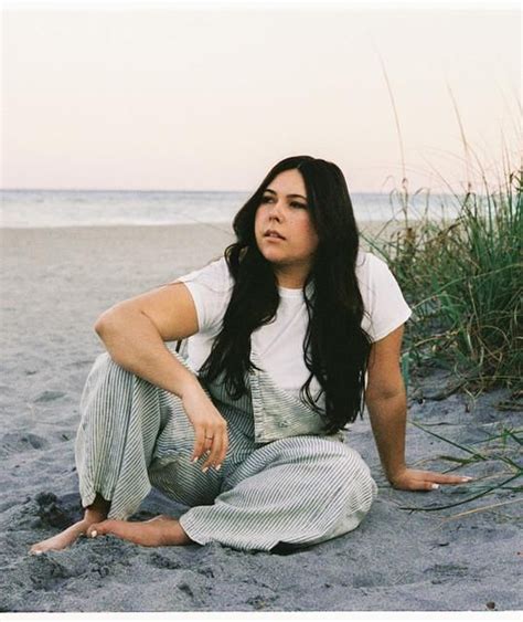 SLEEPING (EN ESPAÑOL) - Gigi Perez - LETRAS.COM