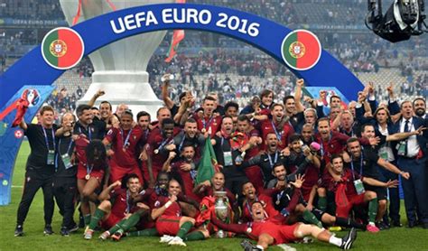 欧锦赛——葡萄牙队夺得冠军（组图）