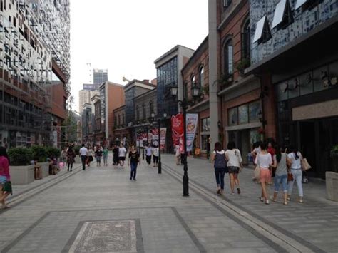 武汉最著名的三大商业街！除了光谷步行街，还有...你最喜欢逛哪个？_江汉路