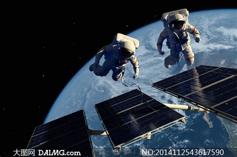 在对空间站做维护的宇航员高清图片_大图网图片素材