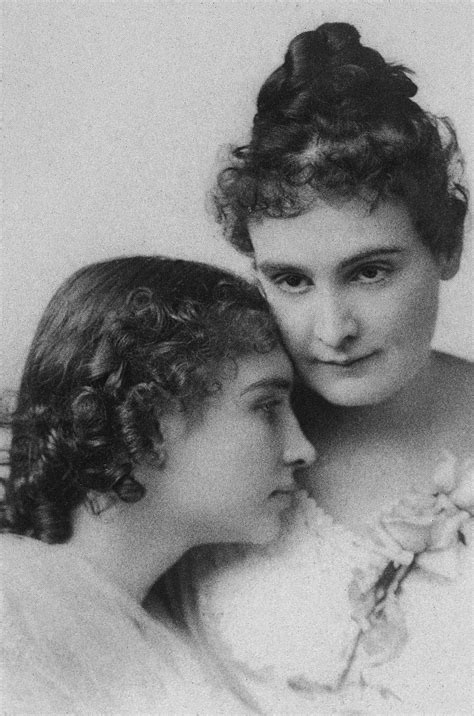 Helen Keller and Annie Sullivan | Helen keller, Pictures of helen ...