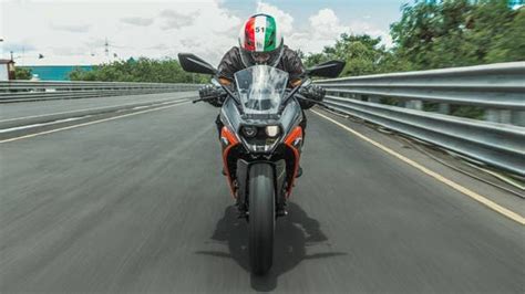 2019 KTM RC 125 first ride review - Overdrive