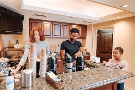 Ann Arbor Hotel with Indoor Pool & Breakfast | Ann Arbor Regent