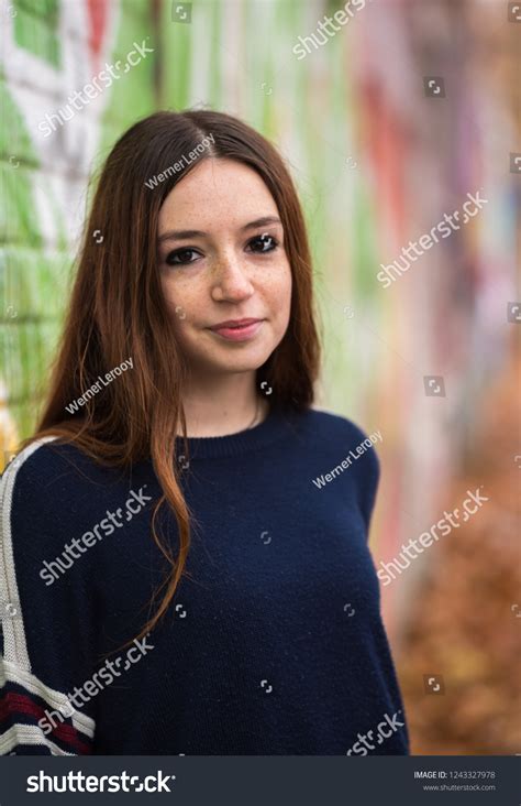 2,104 Mujer 26 Años Images, Stock Photos & Vectors | Shutterstock
